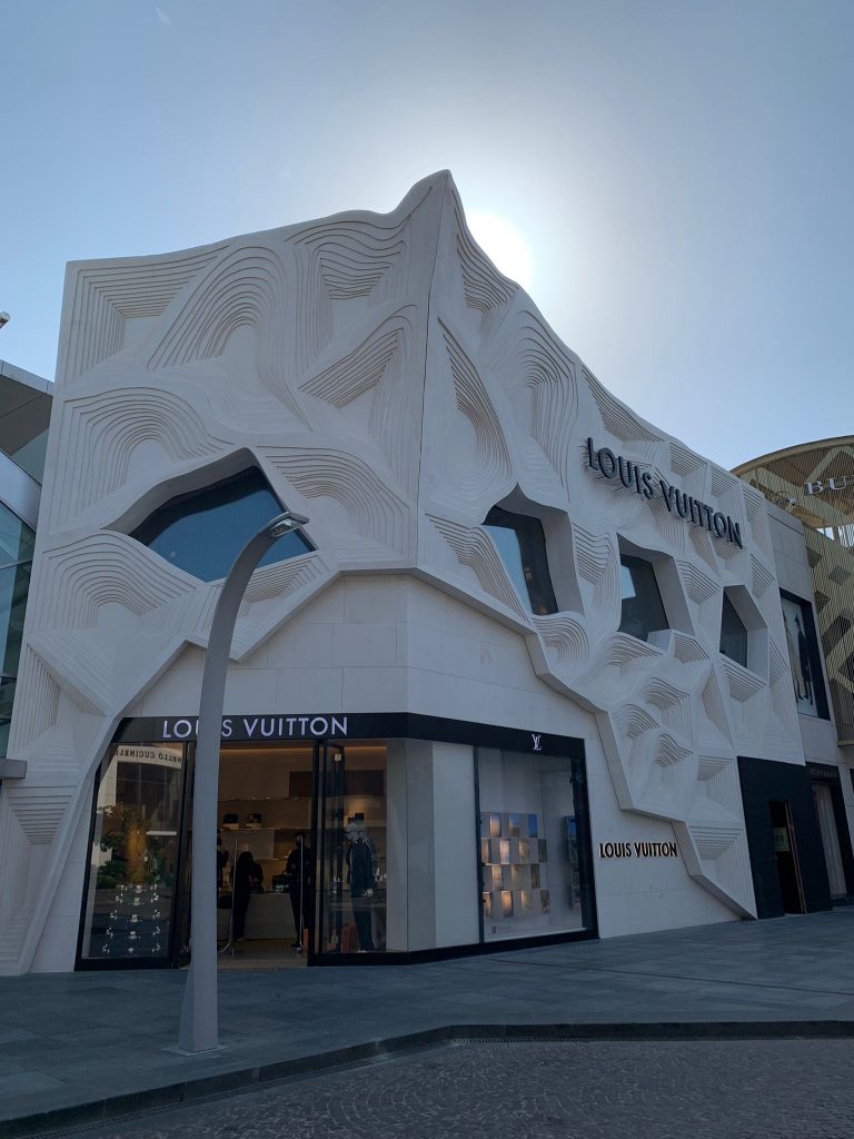 The lively facade design of the Louis Vuitton store in 📍 Istanbul